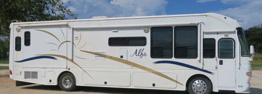 2005 Freightliner Alfa Seeya RV