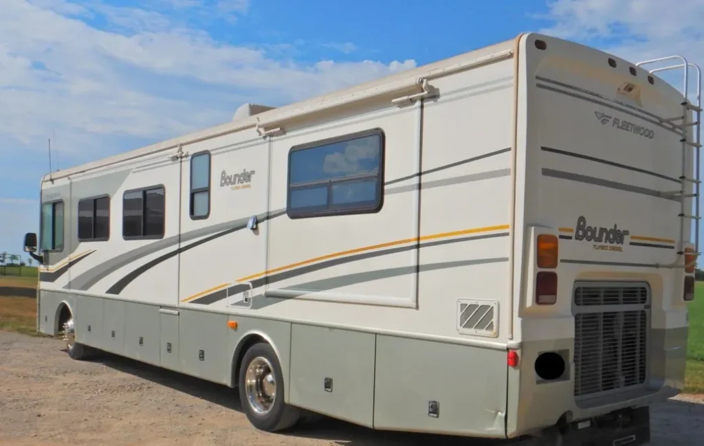 2005 Fleetwood Bounder RV